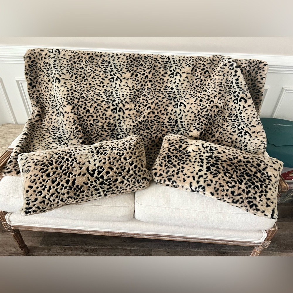 Luxury Fabulous Fur Leopard Fur Couture Throw Blanket & 2 Pillow Set